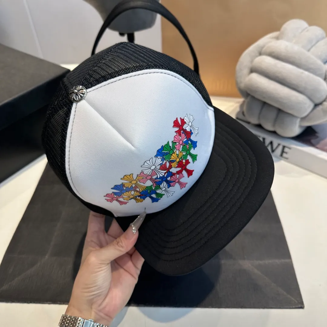 P50 Crow Heart 🆕🆕25 new baseball cap, personalized fashion classic cross logo, casual with a cool feeling, unisex style, same style for men and women! Very easy to match! Head circumference: 56-58cm is available
